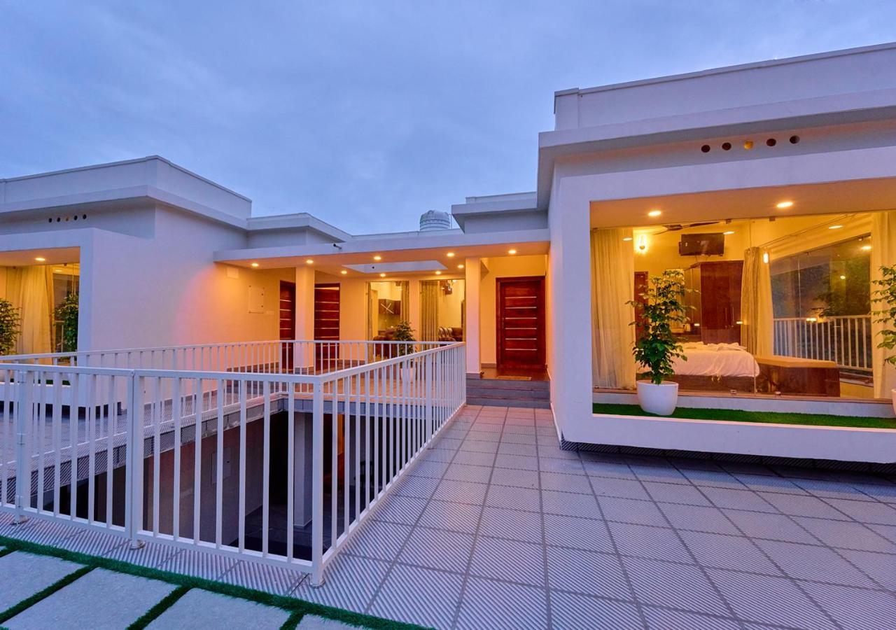 Glen Castle Vagamon Pool Resort By Voye Homes Zewnętrze zdjęcie