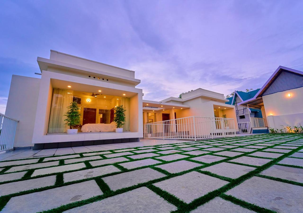 Glen Castle Vagamon Pool Resort By Voye Homes Zewnętrze zdjęcie