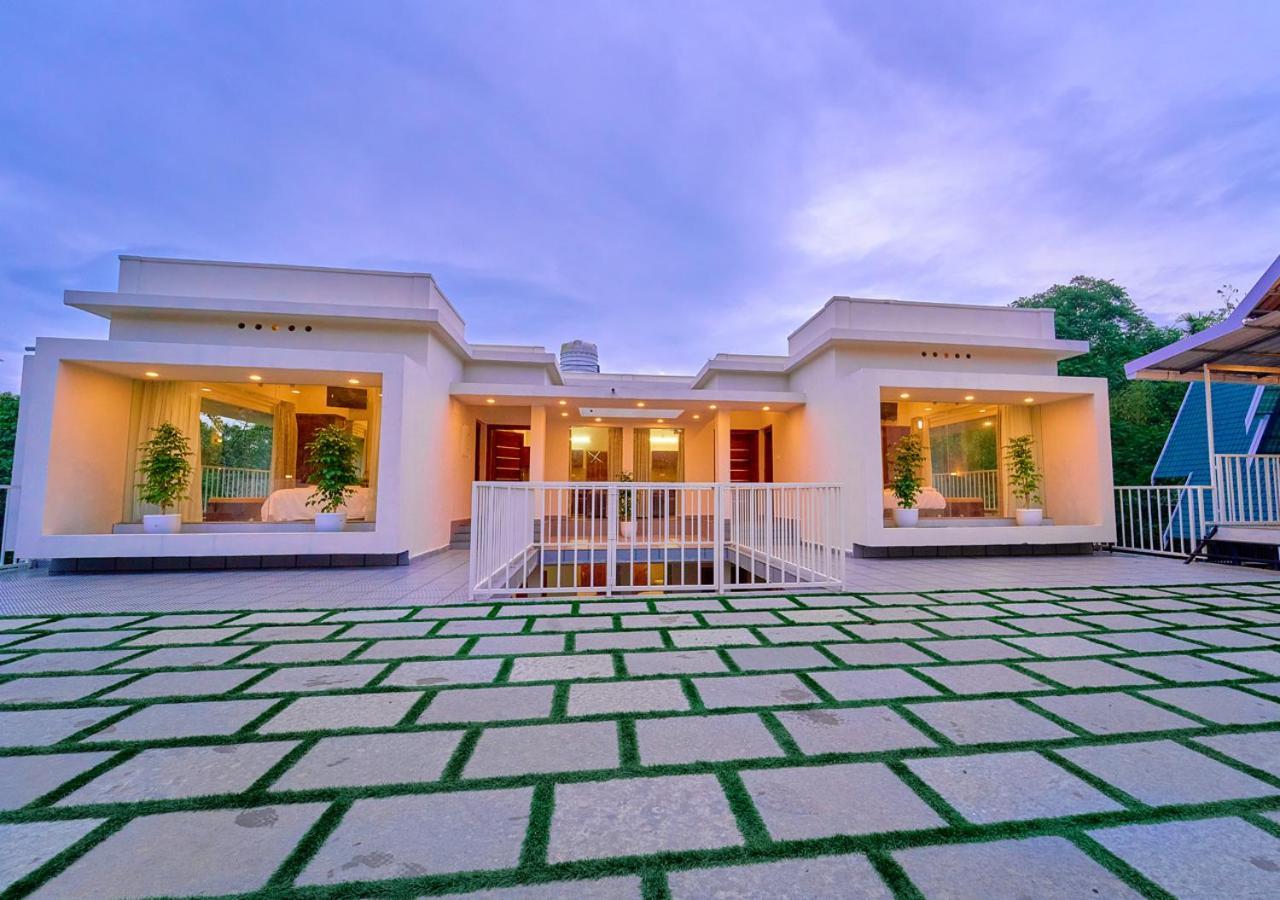 Glen Castle Vagamon Pool Resort By Voye Homes Zewnętrze zdjęcie